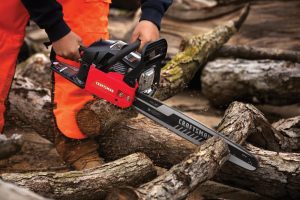 CRAFTSMAN CMXGSAMY462S S205 20-in 46-cc 2-cycle Gas Chainsaw CRAFTSMAN CMXGSAMY462S S205 20-in 46-cc 2-cycle Gas Chainsaw