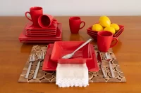 10 Strawberry Street Nova Square 16-Piece Stoneware Dinnerware Set, Red