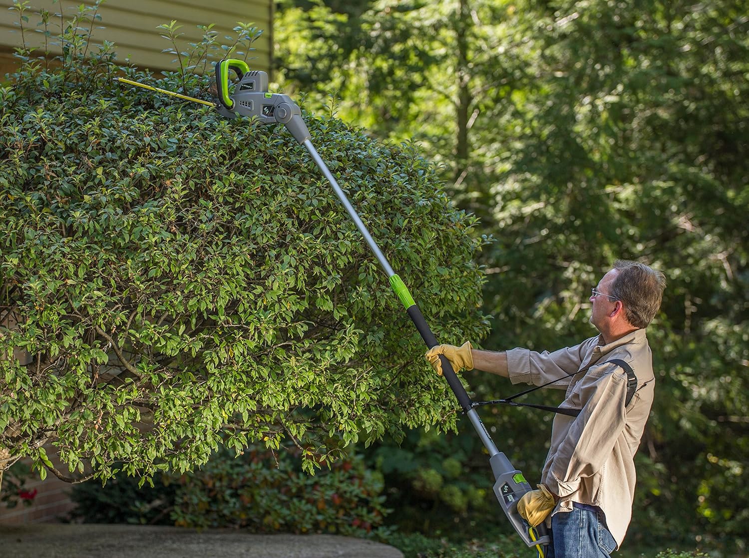 Earthwise CVPH43018 Corded 4.5 Amp 2-in-1 Convertible Pole Hedge Trimmer, Green8 Earthwise CVPH43018 Corded 4.5 Amp 2-in-1 Convertible Pole Hedge Trimmer, Green