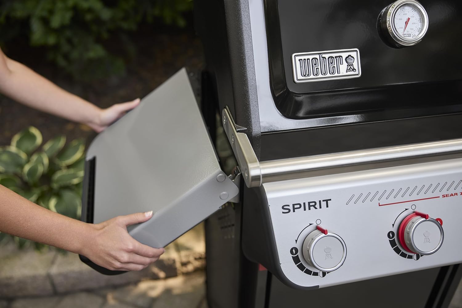 Weber SPIRIT 3-Burner Grill E-325 Liquid Propane Black7 Weber SPIRIT 3-Burner Grill E-325 Liquid Propane Black