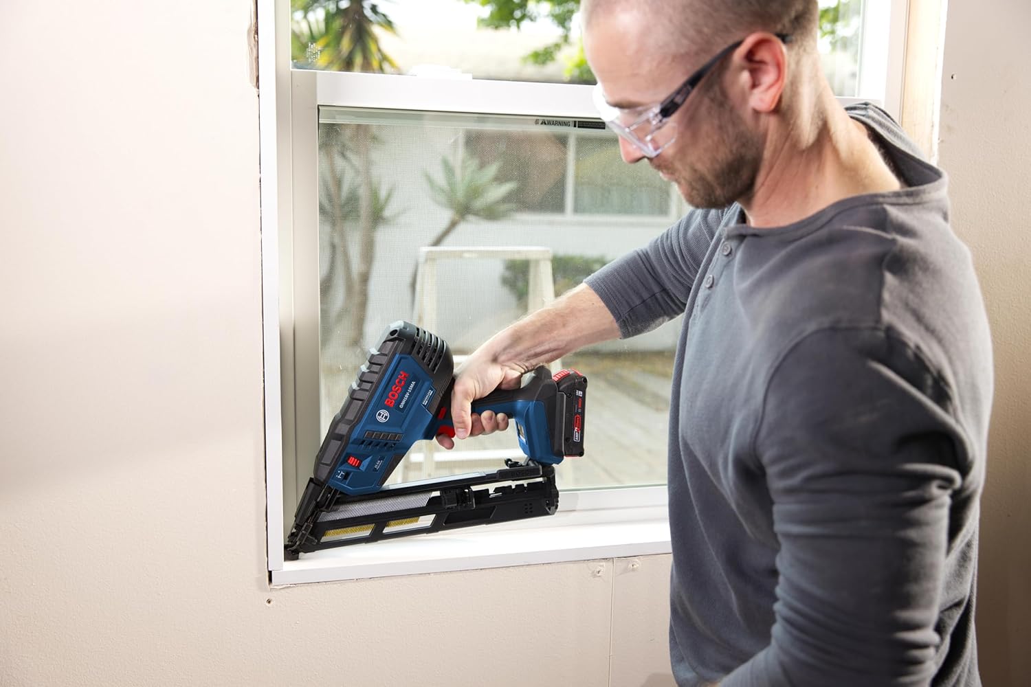 BOSCH GNH18V-15MAB12 18V Brushless 15-Gauge Angled Finish Nailer - Cordless Power 2 BOSCH GNH18V-15MAB12 18V Brushless 15-Gauge Angled Finish Nailer - Cordless Power