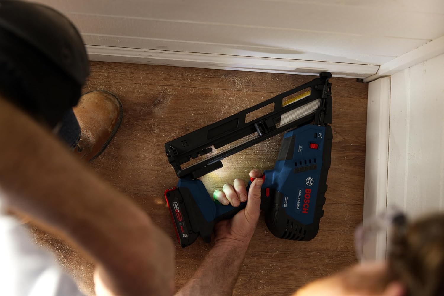 BOSCH GNH18V-15MAB12 18V Brushless 15-Gauge Angled Finish Nailer - Cordless Power 3 BOSCH GNH18V-15MAB12 18V Brushless 15-Gauge Angled Finish Nailer - Cordless Power