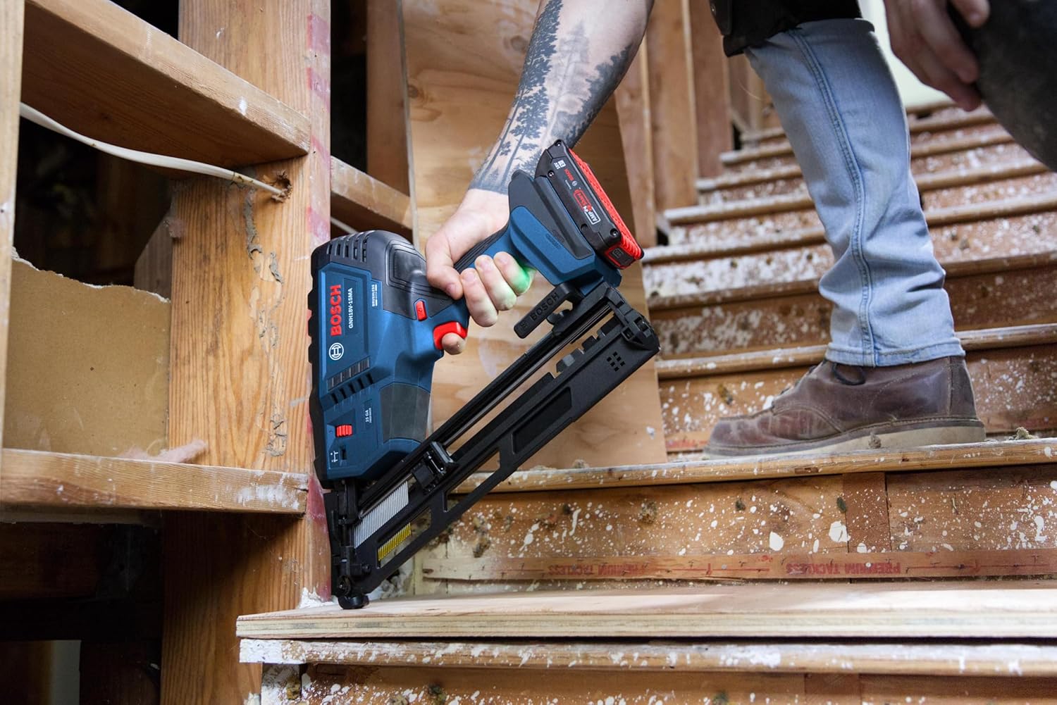 BOSCH GNH18V-15MAB12 18V Brushless 15-Gauge Angled Finish Nailer - Cordless Power 5 BOSCH GNH18V-15MAB12 18V Brushless 15-Gauge Angled Finish Nailer - Cordless Power