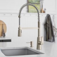 Moen 87807SRS Edwyn Spot Resist Stainless Single Handle Deck-mount Pull-down Kitchen Faucet with Sprayer (Includes Deck Plate) (Includes Soap Dispenser)