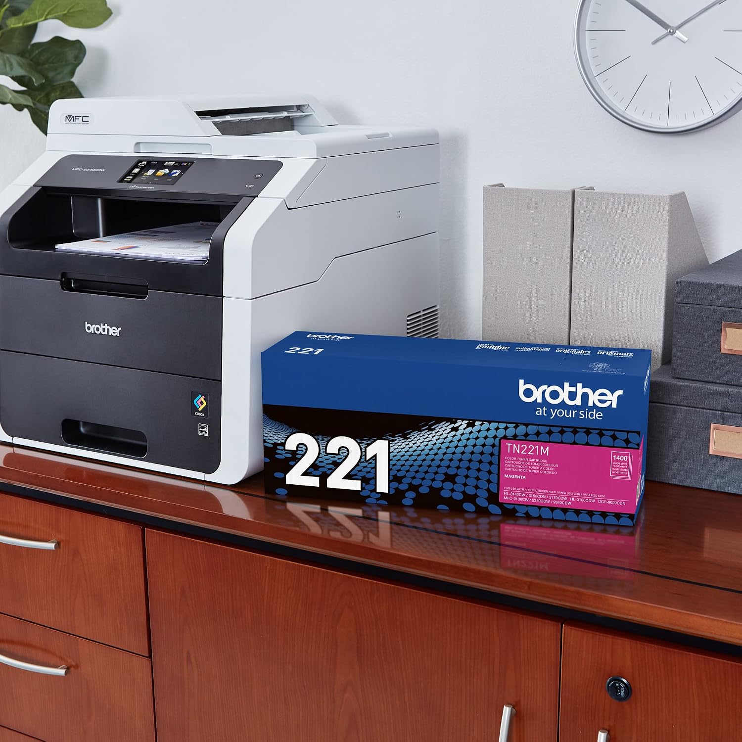 81ZG8PoLTLL._AC_SL1500_.jpg Brother TN-221M DCP-9015 9020 HL-3140 3150 3170 3180 MFC-9130 9140 9330 9340 Toner Cartridge (Magenta) in Retail Packaging